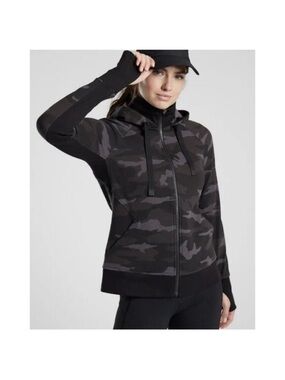 Athleta Triumph Hoodie in Black Camo, size XL